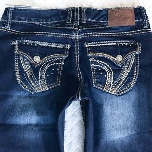 Ariya Flare Low Rise Curvy Jean size 7 / 8